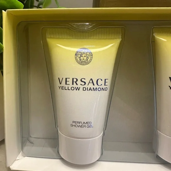 Versace Yellow Diamond Bath & Body Set - Picture 3 of 9